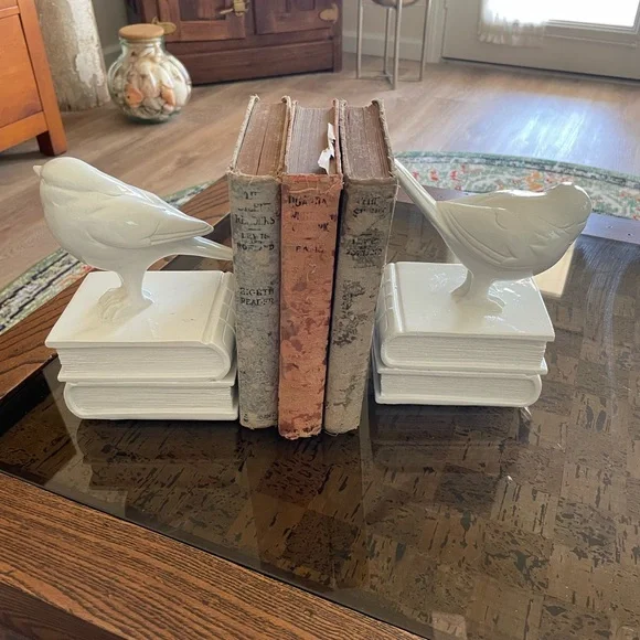 Elegant White Bird Bookends - Picture 1 of 6